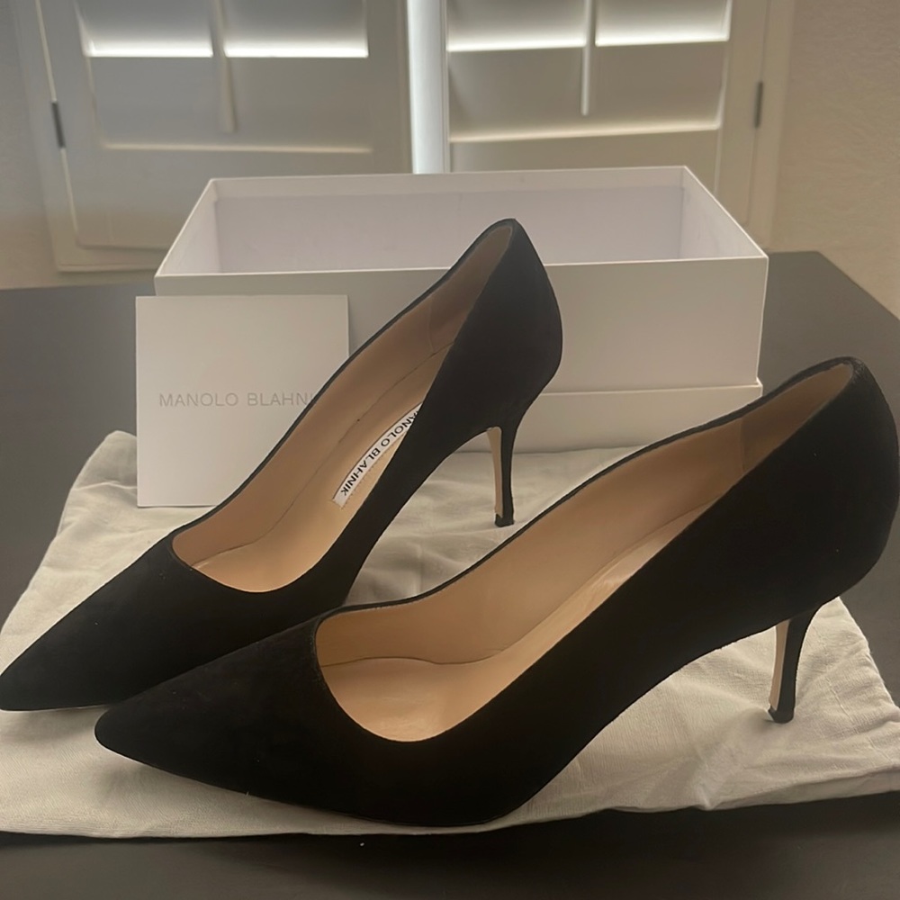 Black Pointy Suede Manolo Blahnik pumps, size 40 (US 9.5) 2.75inch heel